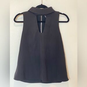 Daily Look - collared keyhole blouse